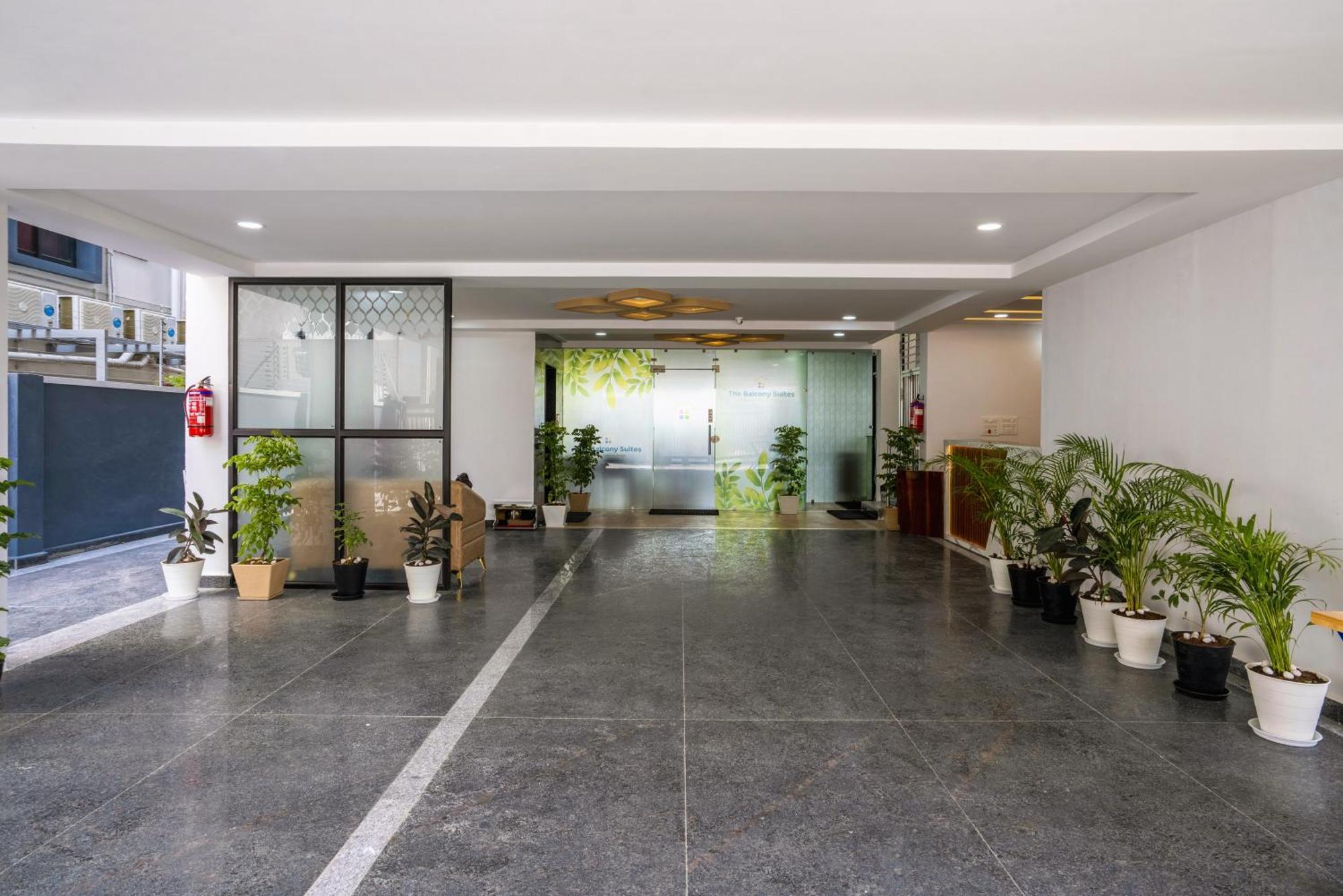 The Balcony Suites Hyderabad Exterior foto